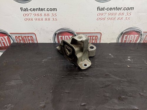 Подушка двигуна ліва верхня 1.3 Mjet