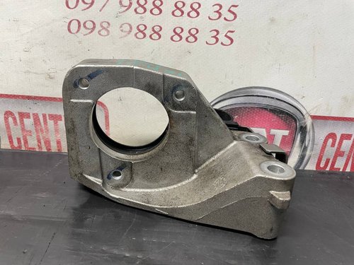 Кронштейн подвесного подшипника 1.6 Mjet