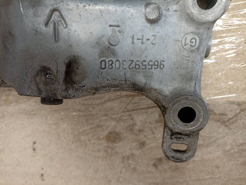Кронштейн двигуна правий 1.6 VTi