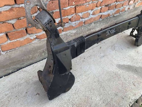 Балка задньої підвіски