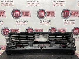 Решітка переднього бампера