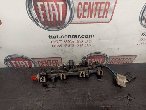 Паливна рейка форсунок 1.4 b Fiat Idea