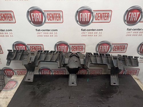 Кронштейн заднього бампера