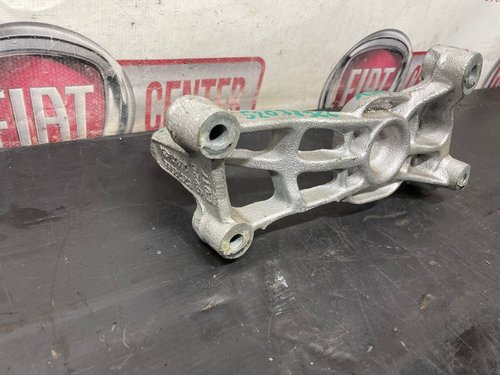 Кронштейн крепления катализатора 1.6 Mjet