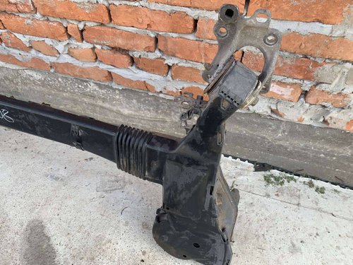 Балка задньої підвіски