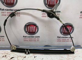 Стеклоподъемник механический передний левый.