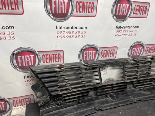 Решітка переднього бампера