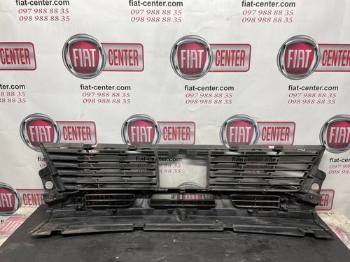 Решітка переднього бампера