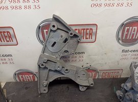 Кронштейн подушки двигуна Fiat Stilo 01-10