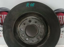 Тормозной диск вентилируемый передний R 16, толщина 28 мм, диаметр центровки 59 мм.