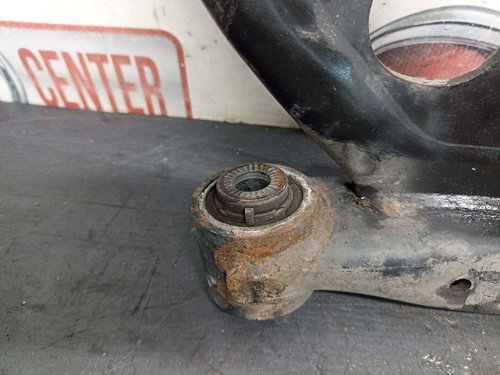 Важіль передньої підвіски нижній, правий Peugeot 3008 II