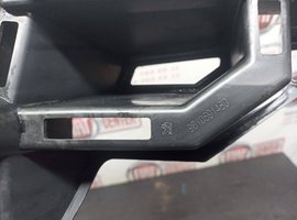 Кронштейн заднього бампера правий Peugeot 3008 II