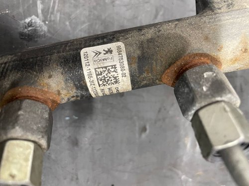 Топливная рейка с датчиком 1.6 HDi