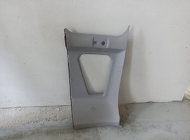 Накладка стойки правая задняя