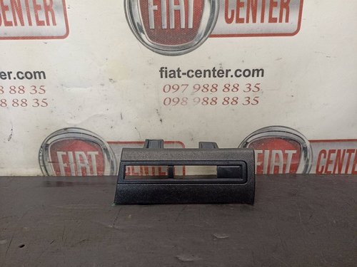 Рамка кнопок у торпеду Peugeot 3008 II