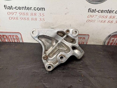 Кронштейн підвісного підшипника правої піввісі 2.0 HDI