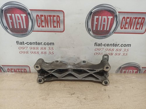 Кронштейн двигуна правий 1.6 VTi