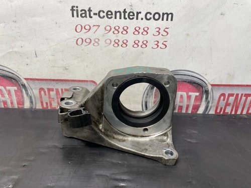 Кронштейн подвесного подшипника 1.6 Mjet