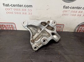 Кронштейн підвісного підшипника правої піввісі 2.0 HDI