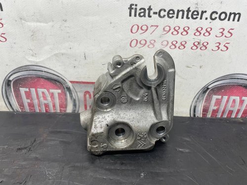 Кронштейн кріплення двигуна правий 2.0 HDi