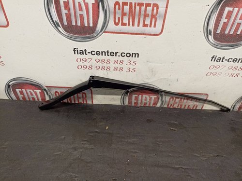 Двірник (щіткотримач) правий