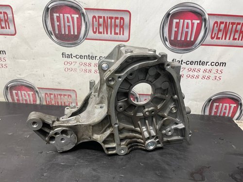 Кронштейн двигуна 1.6 Mjet