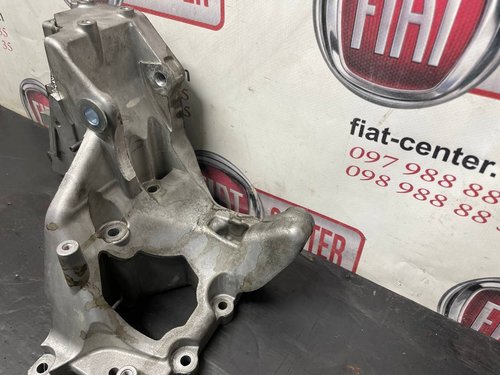 Кронштейн двигуна 1.6 Mjet