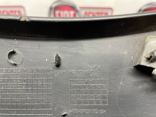 Накладка (заглушка) жабо правая