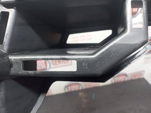 Кронштейн заднього бампера правий Peugeot 3008 II