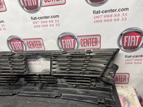 Решітка переднього бампера