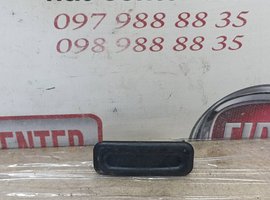 Кнопка відкривання кришки багажника