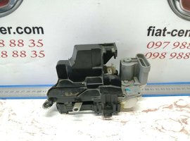 Замок бокової правої розсувної двері