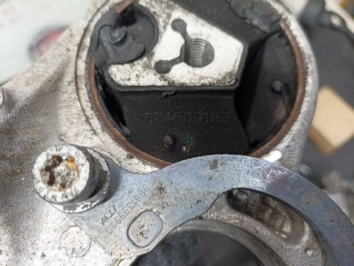 Подушка двигуна задня права 1.6 HDi