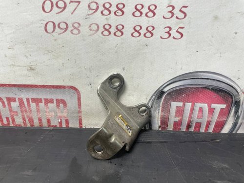 Кріплення впускного колектора 1,6 Mjet