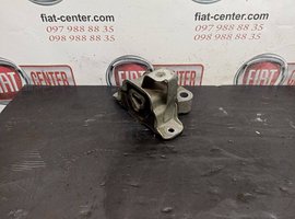 Подушка двигуна ліва верхня 1.3 Mjet